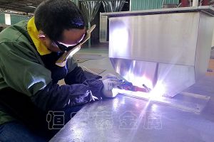 廣州激光焊接加工廠家【恒宇泰金屬】開料折彎焊接加工一條龍加工