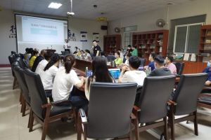 不銹鋼鈑金外殼加工廠家，客戶過(guò)來(lái)交流學(xué)習(xí)【恒宇泰金屬】