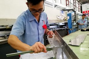 鈑金機箱外殼加工廠家，【恒宇泰金屬】3人專檢品質管理團隊