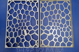 鈑金激光切割加工廠-【恒宇泰金屬】帶膜切割，省貼膜人工費(fèi)100%