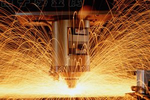 CO2激光切割機(jī)和光纖激光切割機(jī)之間的主要差異是什么