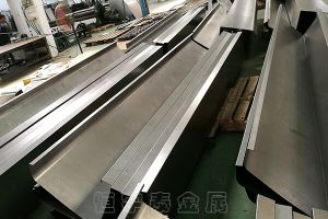 對不銹鋼鈑金件的折彎加工過程進行了解析