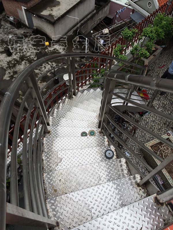 不銹鋼樓梯加工多少錢 不銹鋼樓梯加工多少錢