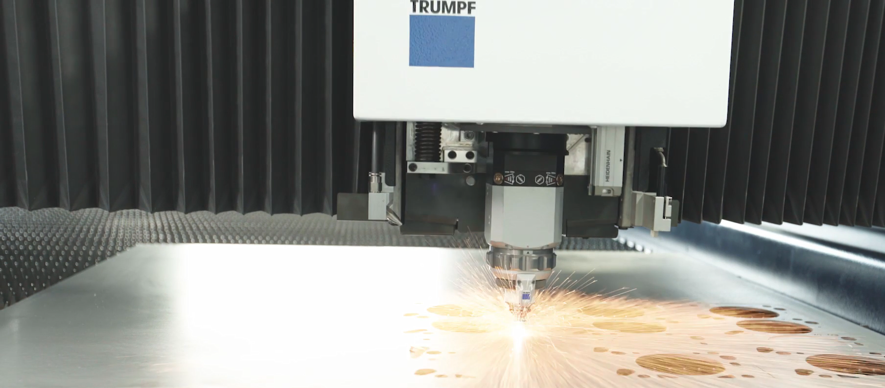 激光切割鈑金加工設(shè)備