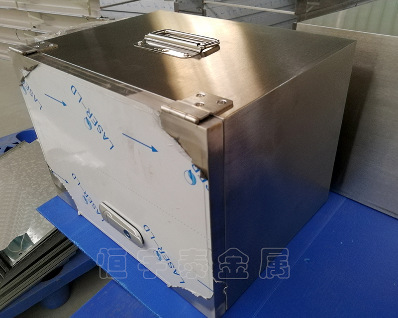 網(wǎng)絡(luò)機(jī)柜鈑金加工廠家