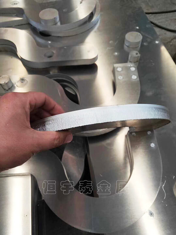 CO2激光切割機與光纖激光切割機區(qū)別在于哪里