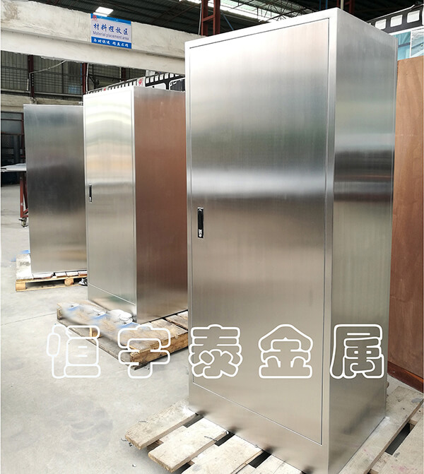 鈑金加工非標(biāo)機柜和標(biāo)準(zhǔn)機柜是什么