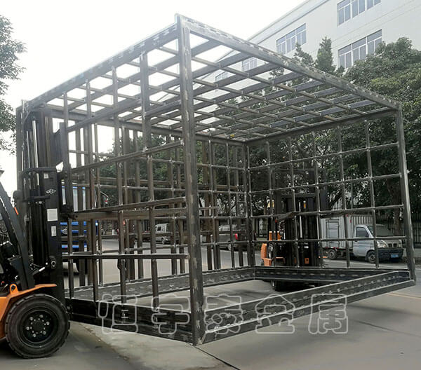 如何最大限度地降低鈑金加工過(guò)程中的安全風(fēng)險(xiǎn)