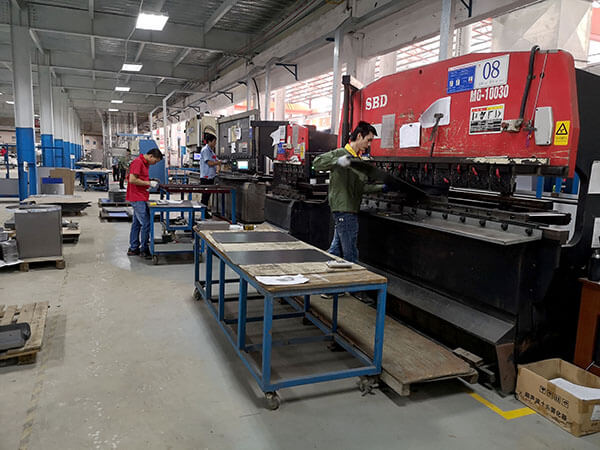 不銹鋼板材的折彎加工在工業(yè)生產(chǎn)中具有廣泛的應(yīng)用