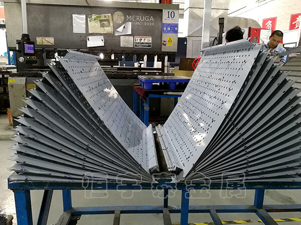 不銹鋼在加工折彎時(shí) 應(yīng)注意哪些問(wèn)題