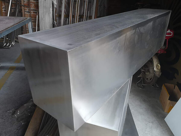 經(jīng)過拉絲處理的304不銹鋼管是否會出現(xiàn)銹跡呢