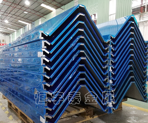 鈑金的彎曲加工技術(shù)要求對其進(jìn)行精確的彎曲和展開操作