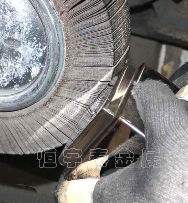 在鈑金的加工打磨和拋光過程中需要注意哪些關(guān)鍵因素